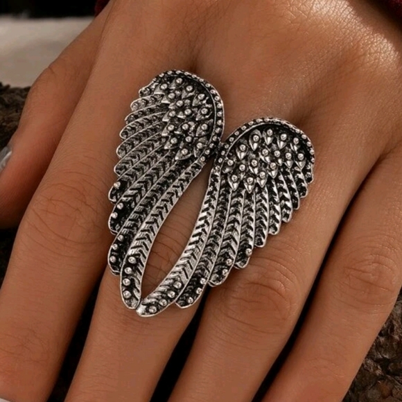 Wings of an Angel Heart Shaped Oxidized Heavy Silver Statement Ring - Picture 2 of 7